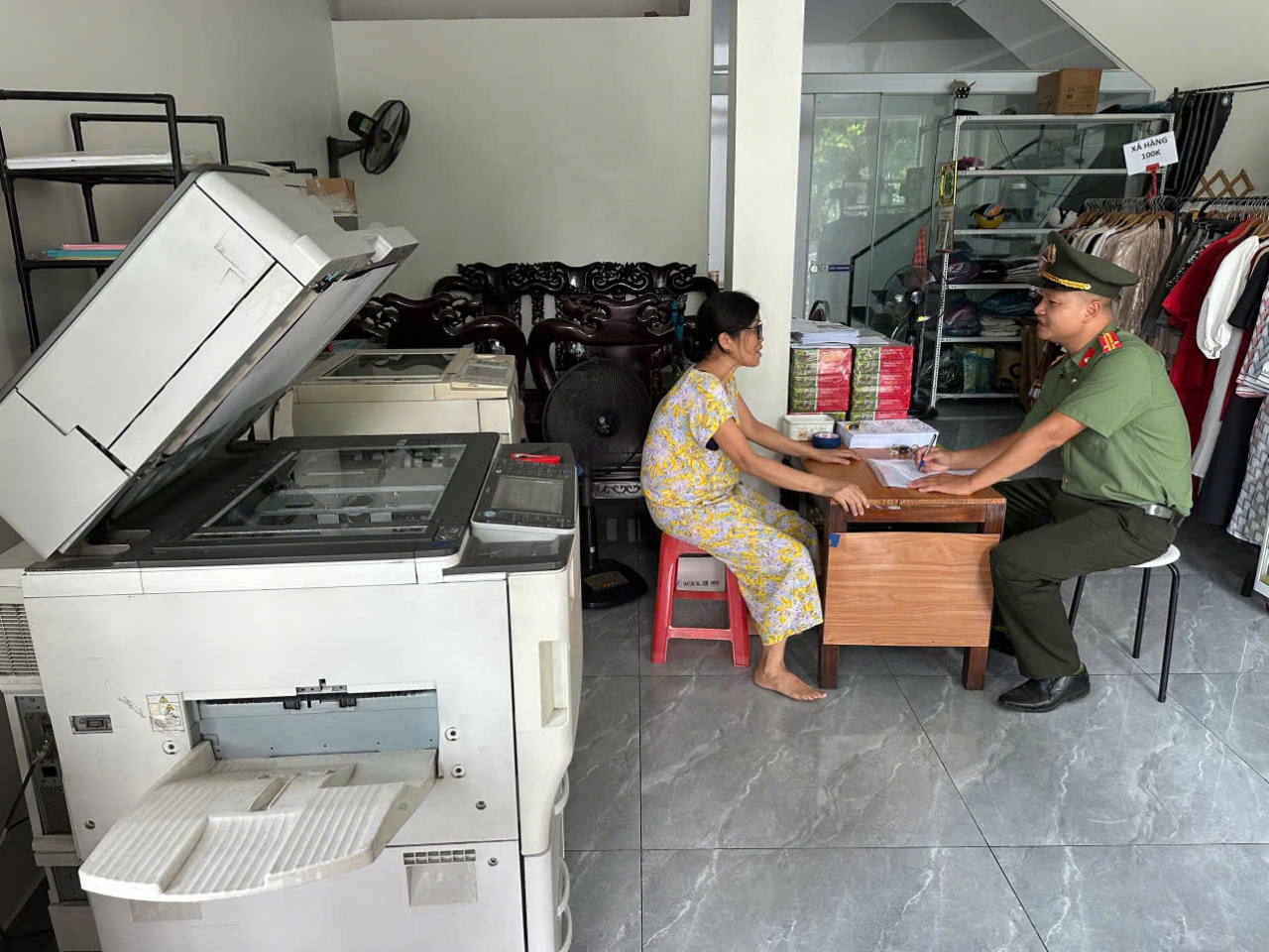 Công an phường Tân Hưng: Tuyên truyền, vận động 14 cơ sở in, photocopy cam kết bảo đảm an ninh trật tự dịp lễ Quốc khánh 02/9